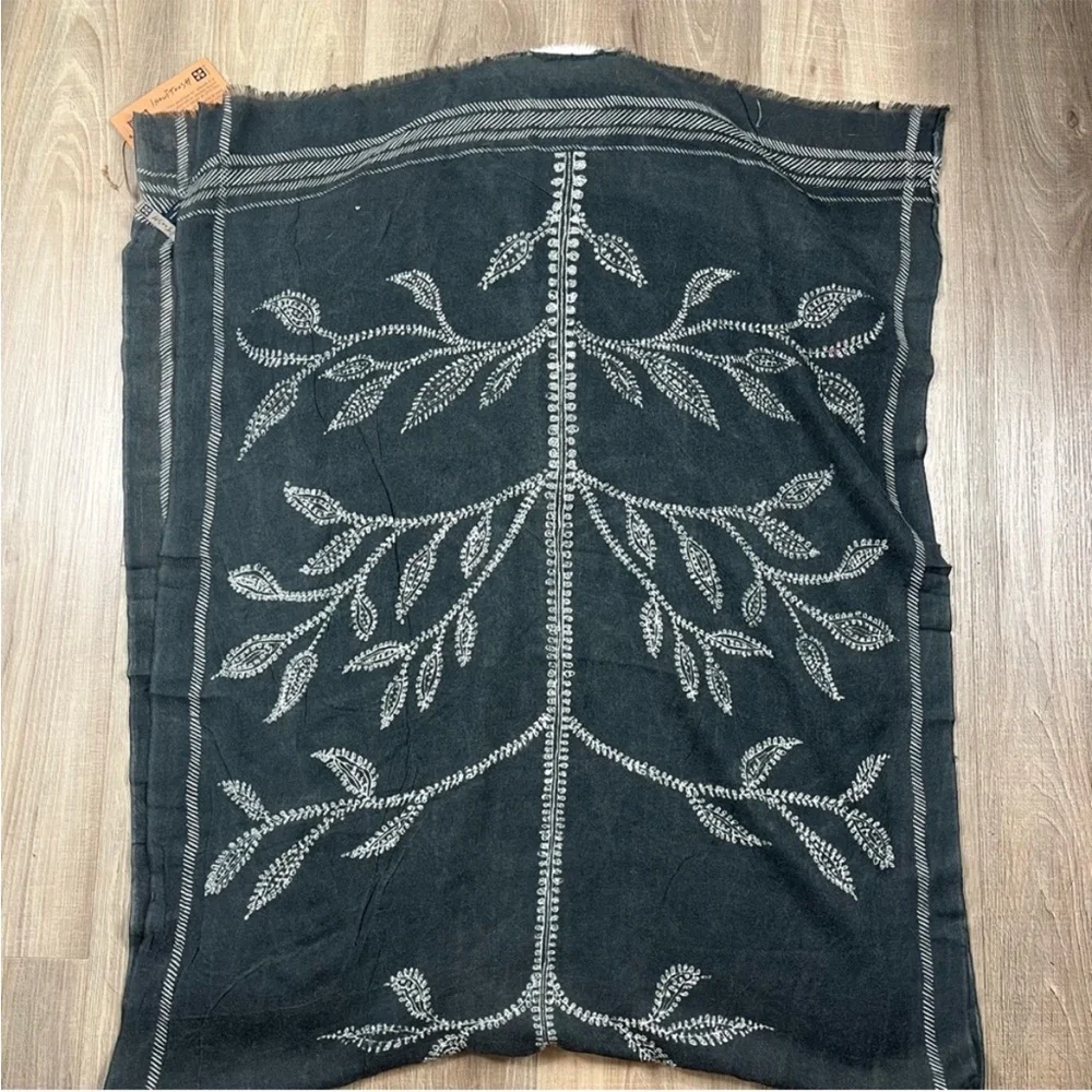 Inouitoosh wool scarf